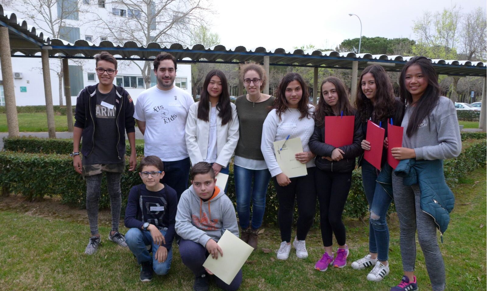 Foto grupal de algunos monitores y alumnos