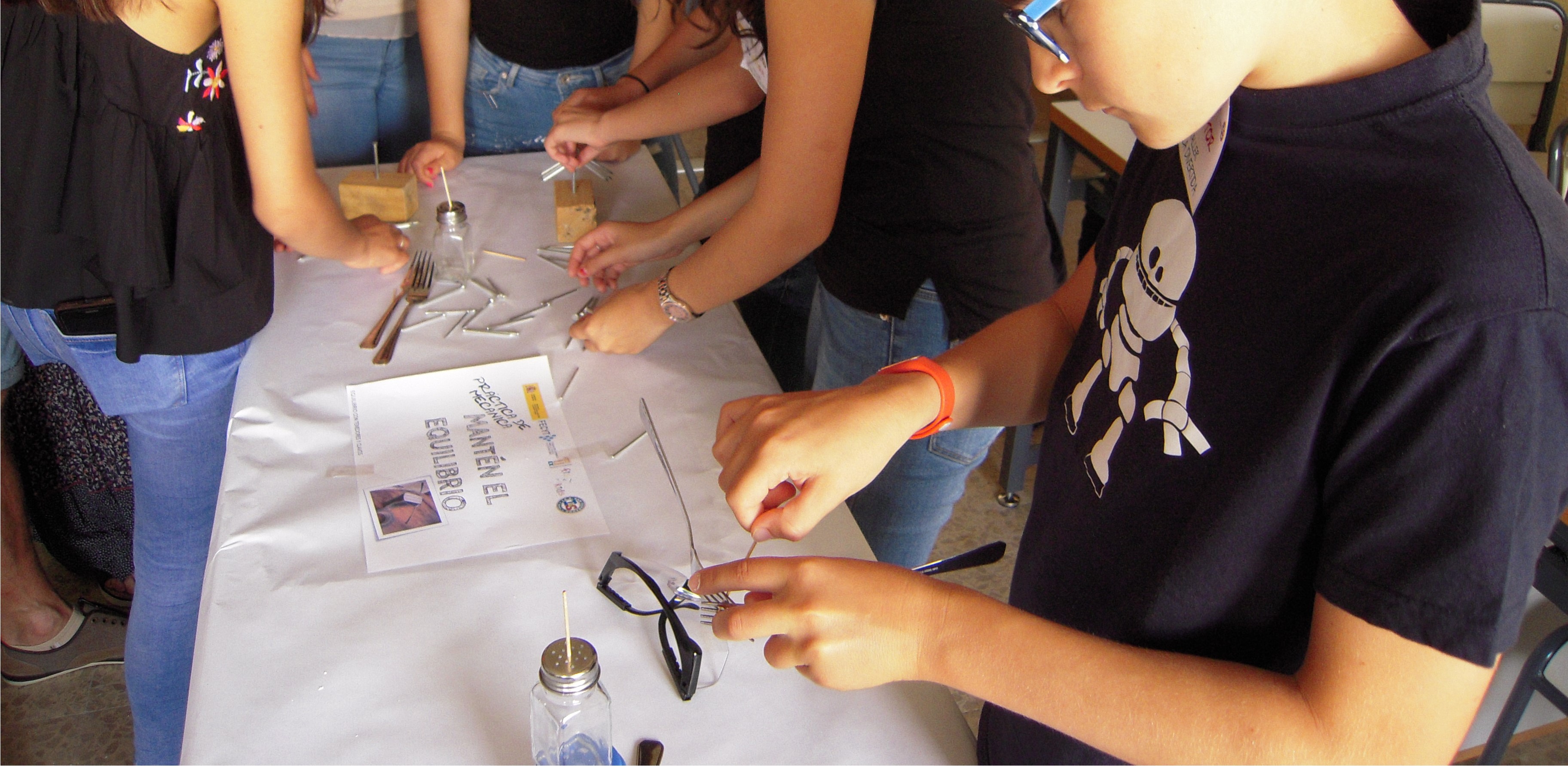 Talleres de Física divertida con los alumnos del IES San Fernando