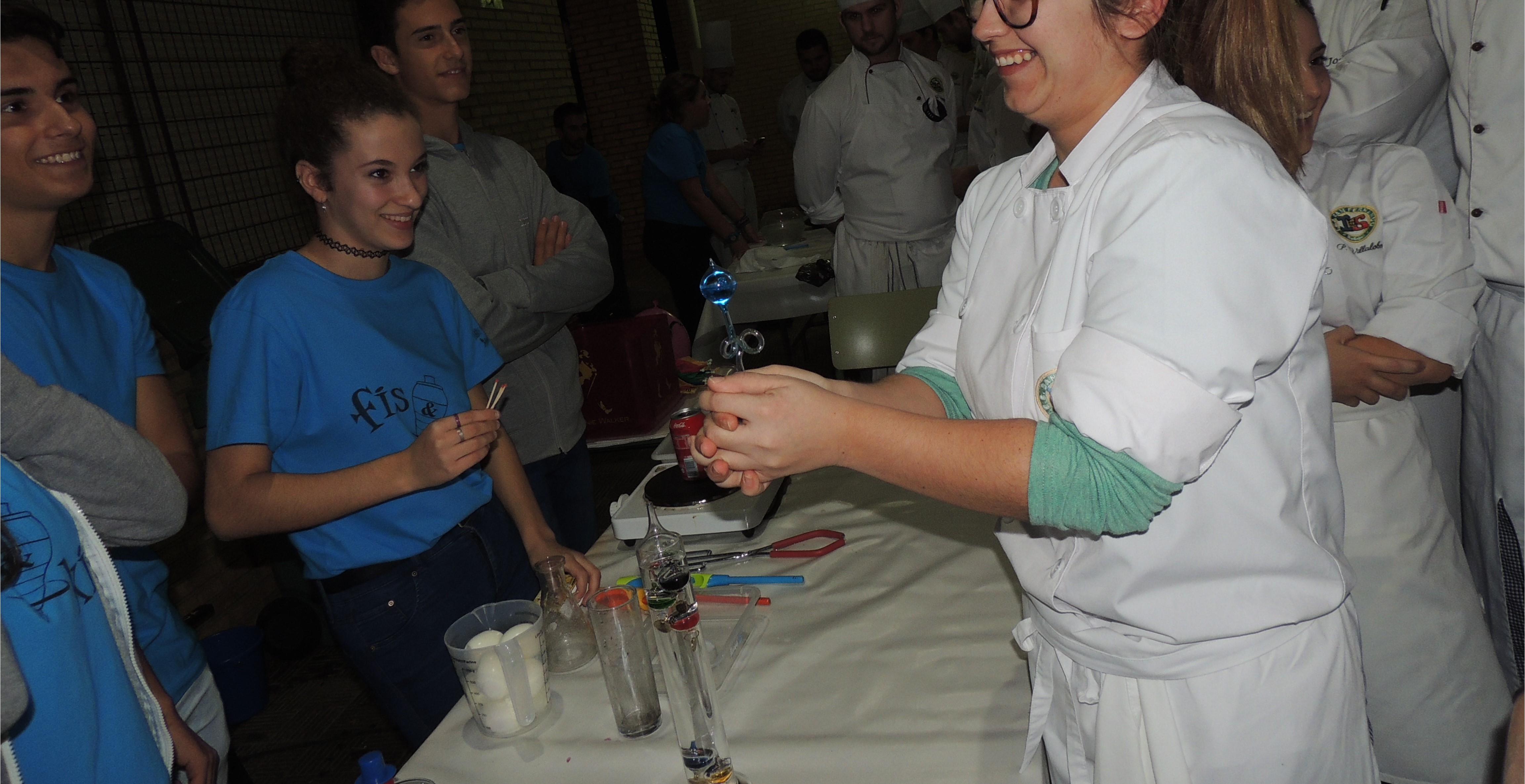 Sesión de la Semana de la Ciencia 2017 impartida por alumnos del IES San Fernando para </br> los colegios CEIP Santo Tomás de Aquino y CEIP Puente Real Badajoz