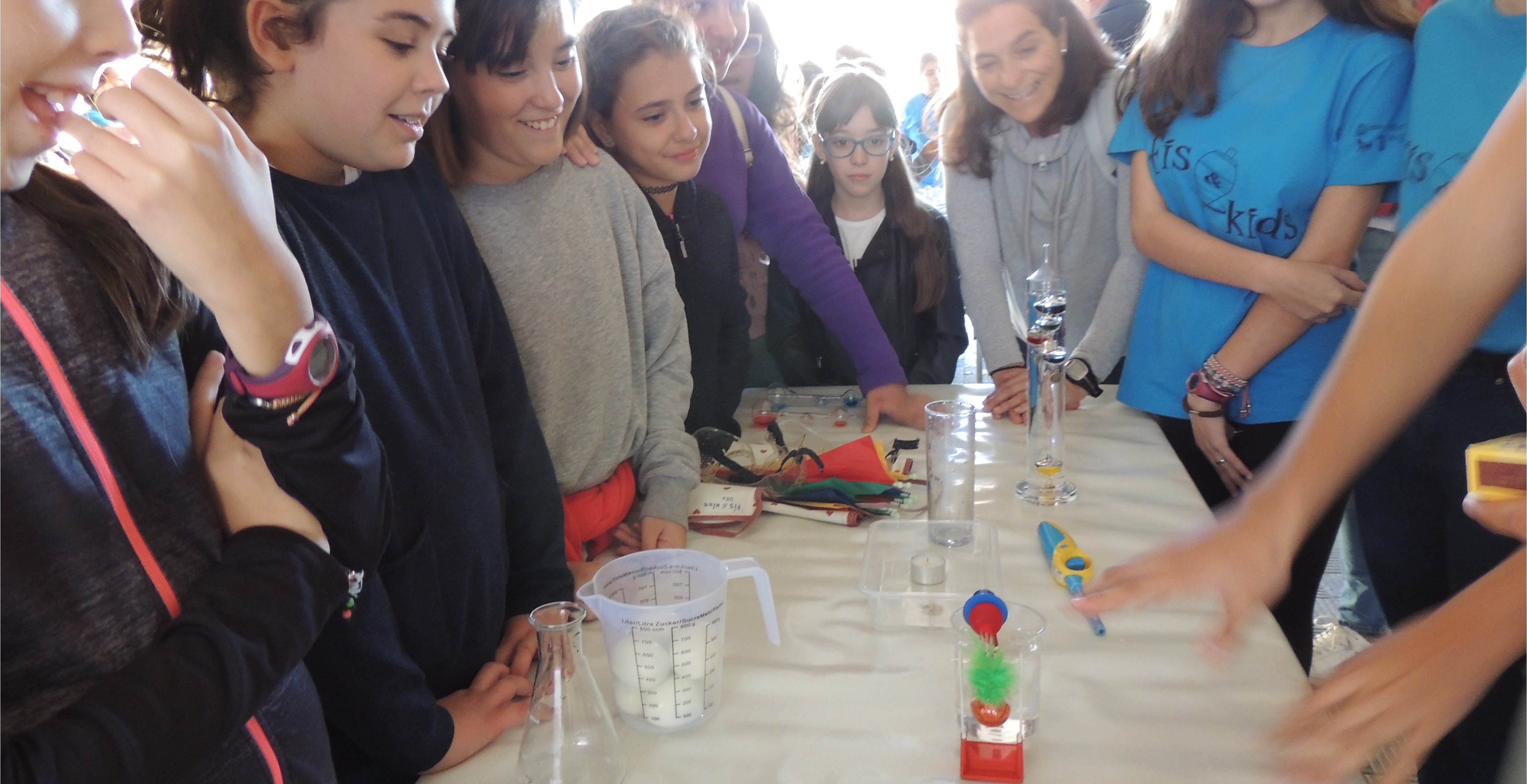 Sesión de la Semana de la Ciencia 2017 impartida por alumnos del IES San Fernando para </br> los colegios CEIP Santo Tomás de Aquino y CEIP Puente Real Badajoz