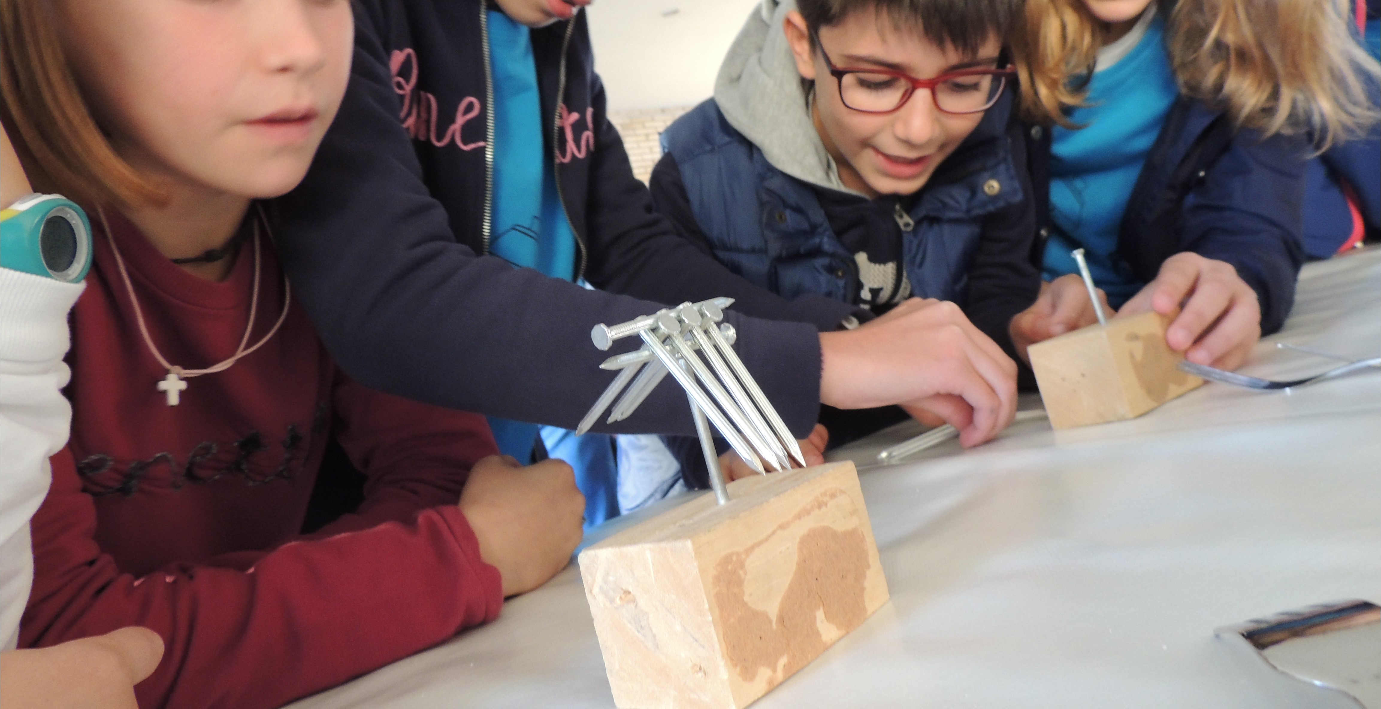 Sesión de la Semana de la Ciencia 2017 impartida por alumnos del IES San Fernando para </br> los colegios CEIP Santo Tomás de Aquino y CEIP Puente Real Badajoz